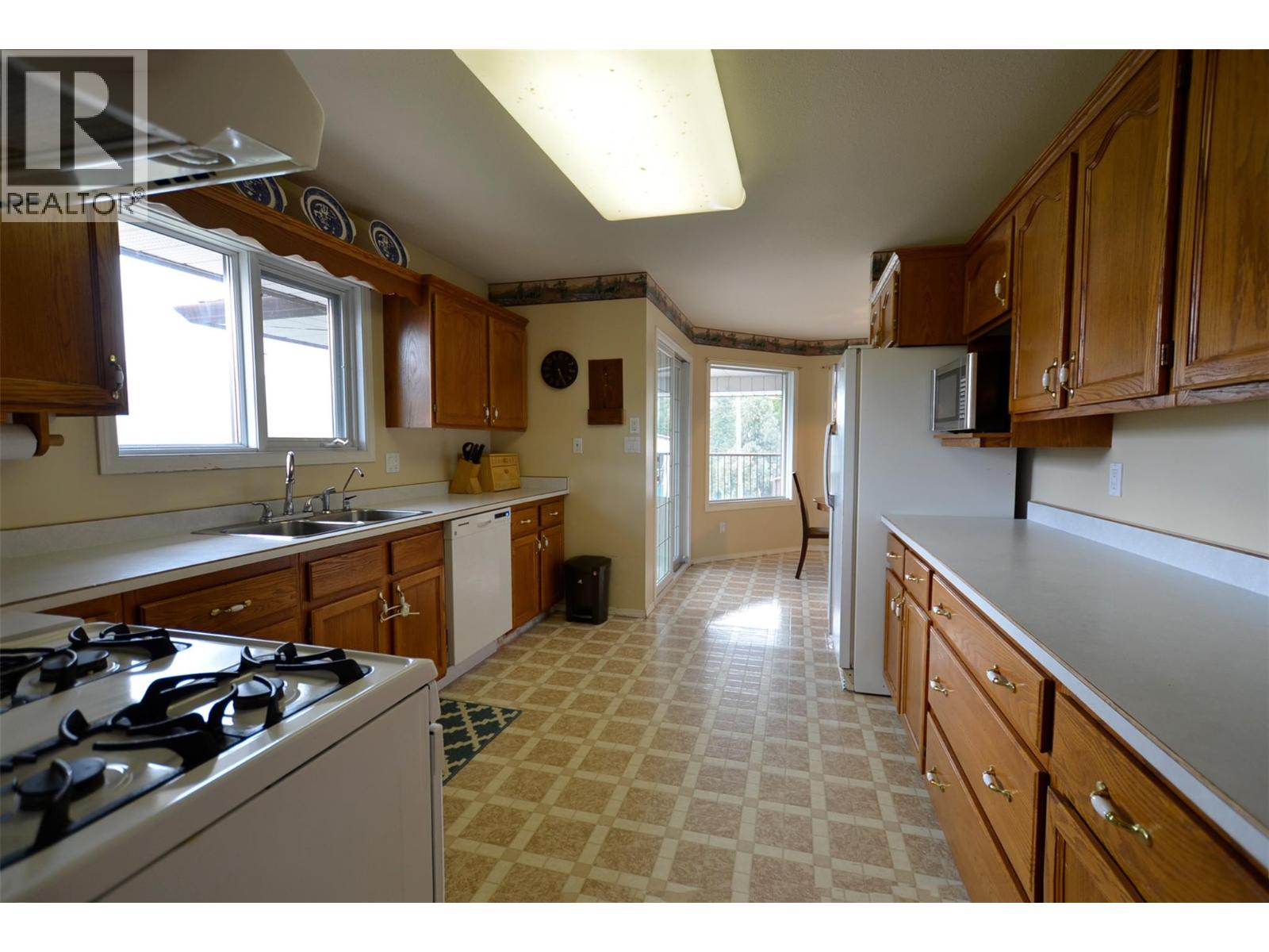 3421 Highway 6 Highway, Lumby, British Columbia  V0E 2G7 - Photo 25 - 10384227