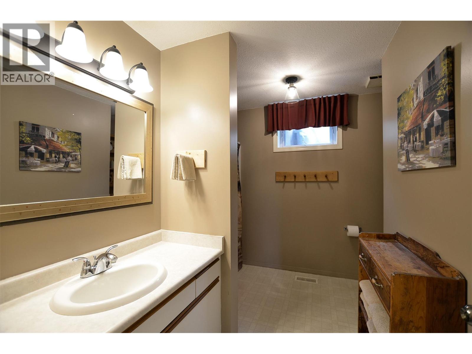 3421 Highway 6 Highway, Lumby, British Columbia  V0E 2G7 - Photo 49 - 10384227