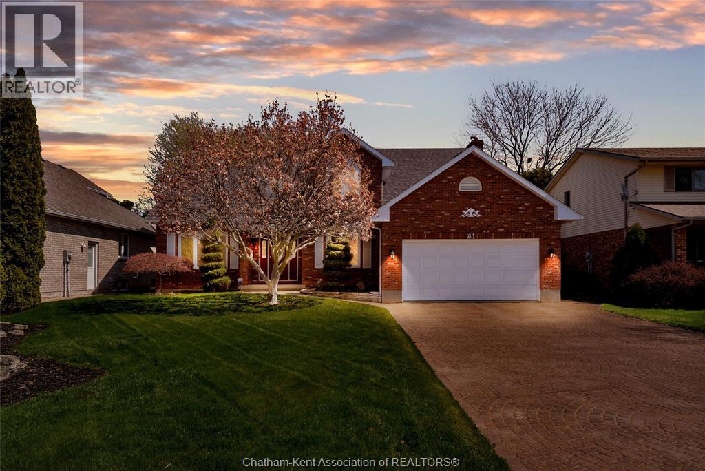 MLS# 26008716: 41 Orangewood BOULEVARD, Chatham, Canada
