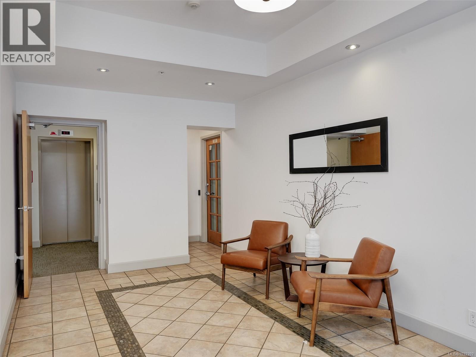 205 827 Fairfield Rd, Victoria, British Columbia  V8V 5B2 - Photo 4 - 1032392