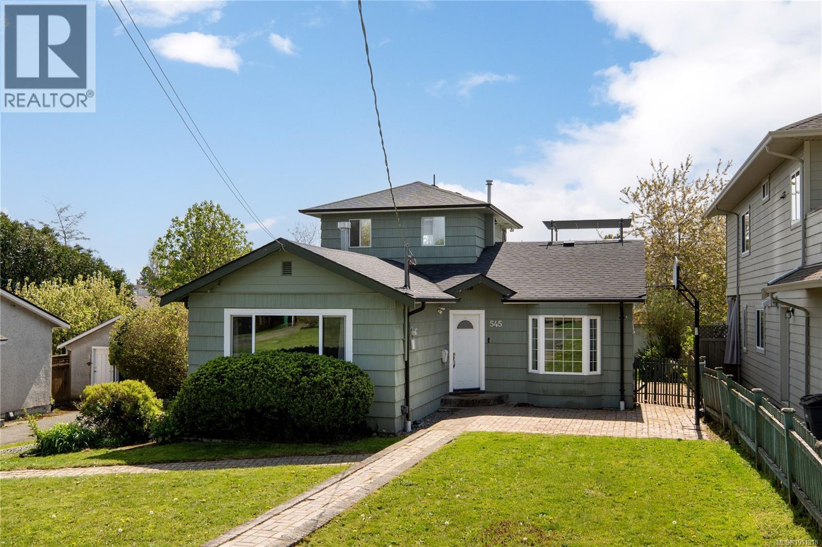 545 Tait St, Saanich, British Columbia