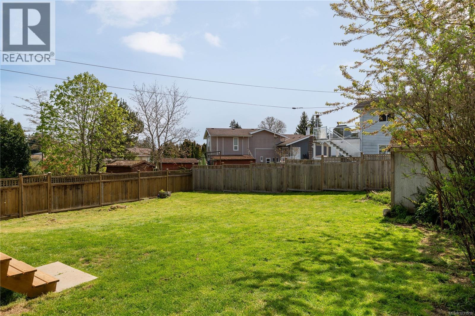 545 Tait St, Saanich, British Columbia  V8Z 4V6 - Photo 2 - 1031918