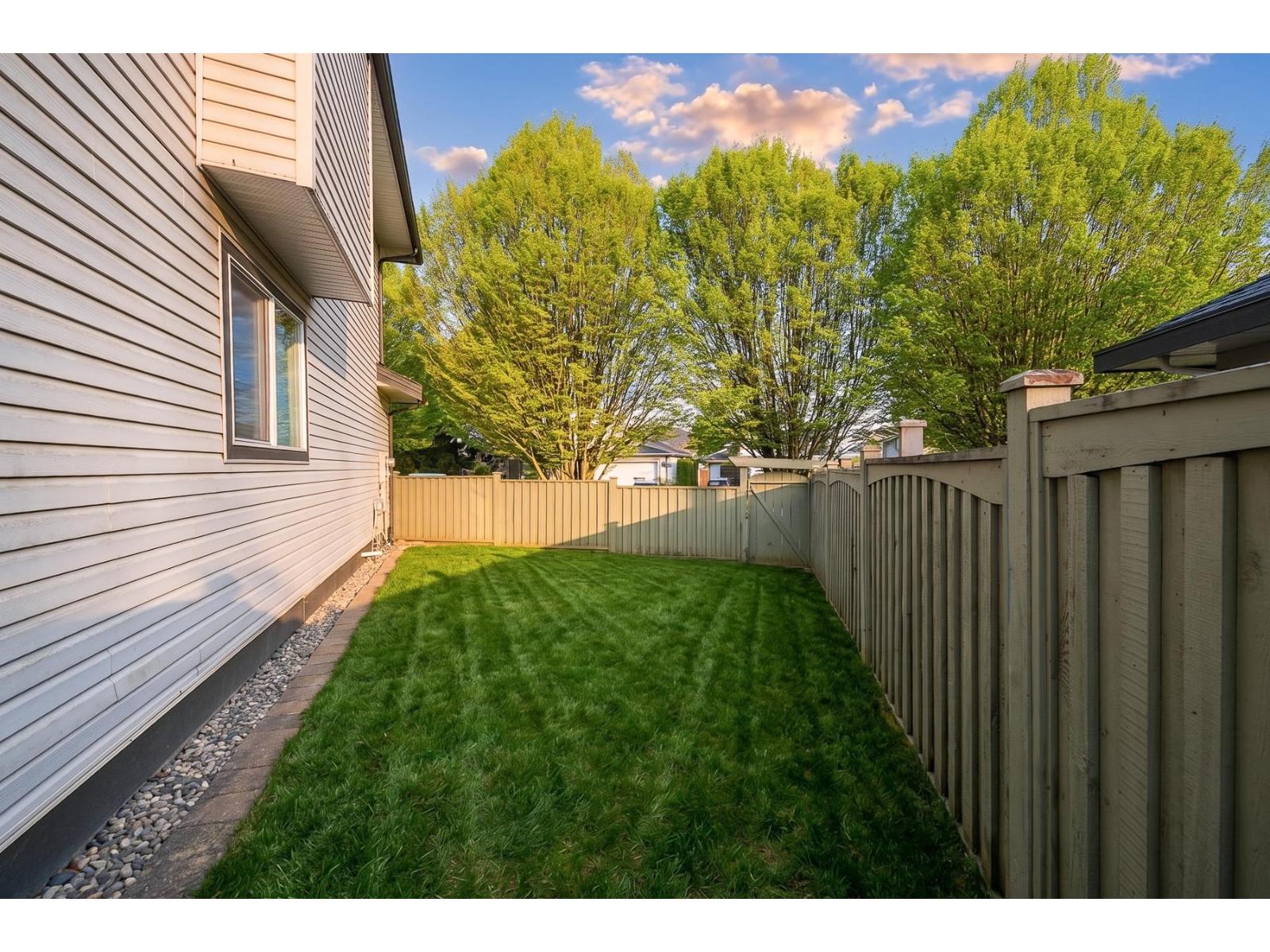 9256 203 Street, Langley, British Columbia  V1M 2M7 - Photo 4 - R3113258