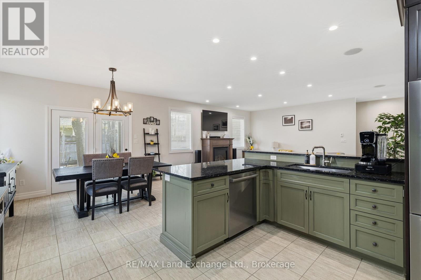 353 Stickel Street, Saugeen Shores, Ontario  N0H 2C1 - Photo 10 - X13034830