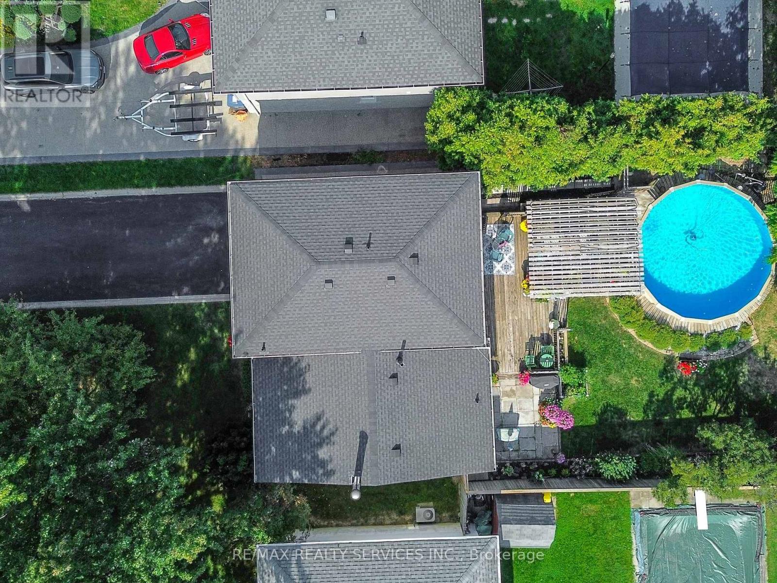 16 Grassington Crescent, Brampton, Ontario  L6S 1Z6 - Photo 3 - W12886772