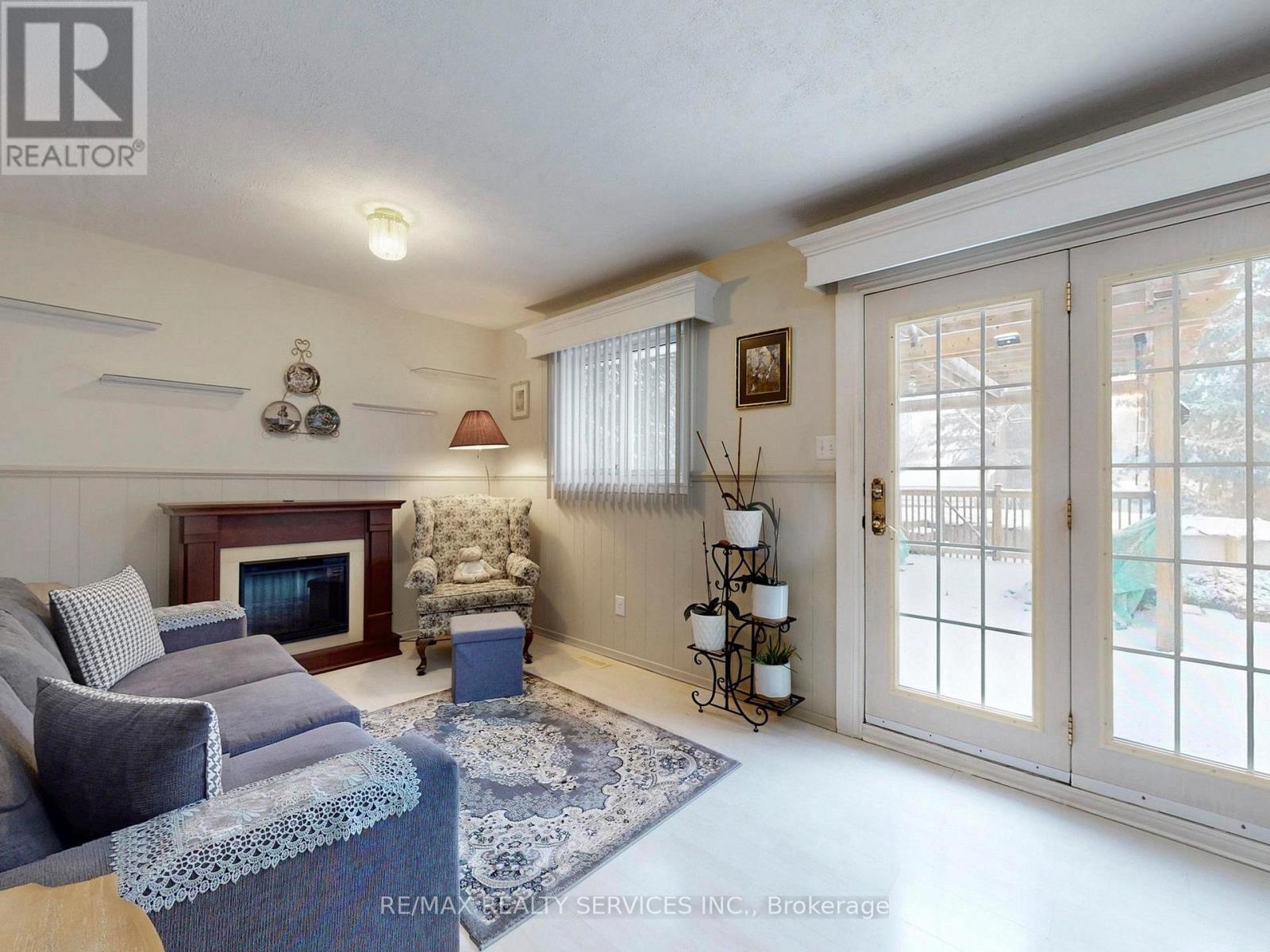 16 Grassington Crescent, Brampton, Ontario  L6S 1Z6 - Photo 10 - W12886772