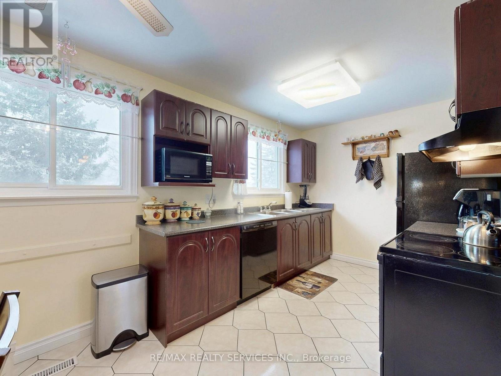 16 Grassington Crescent, Brampton, Ontario  L6S 1Z6 - Photo 19 - W12886772