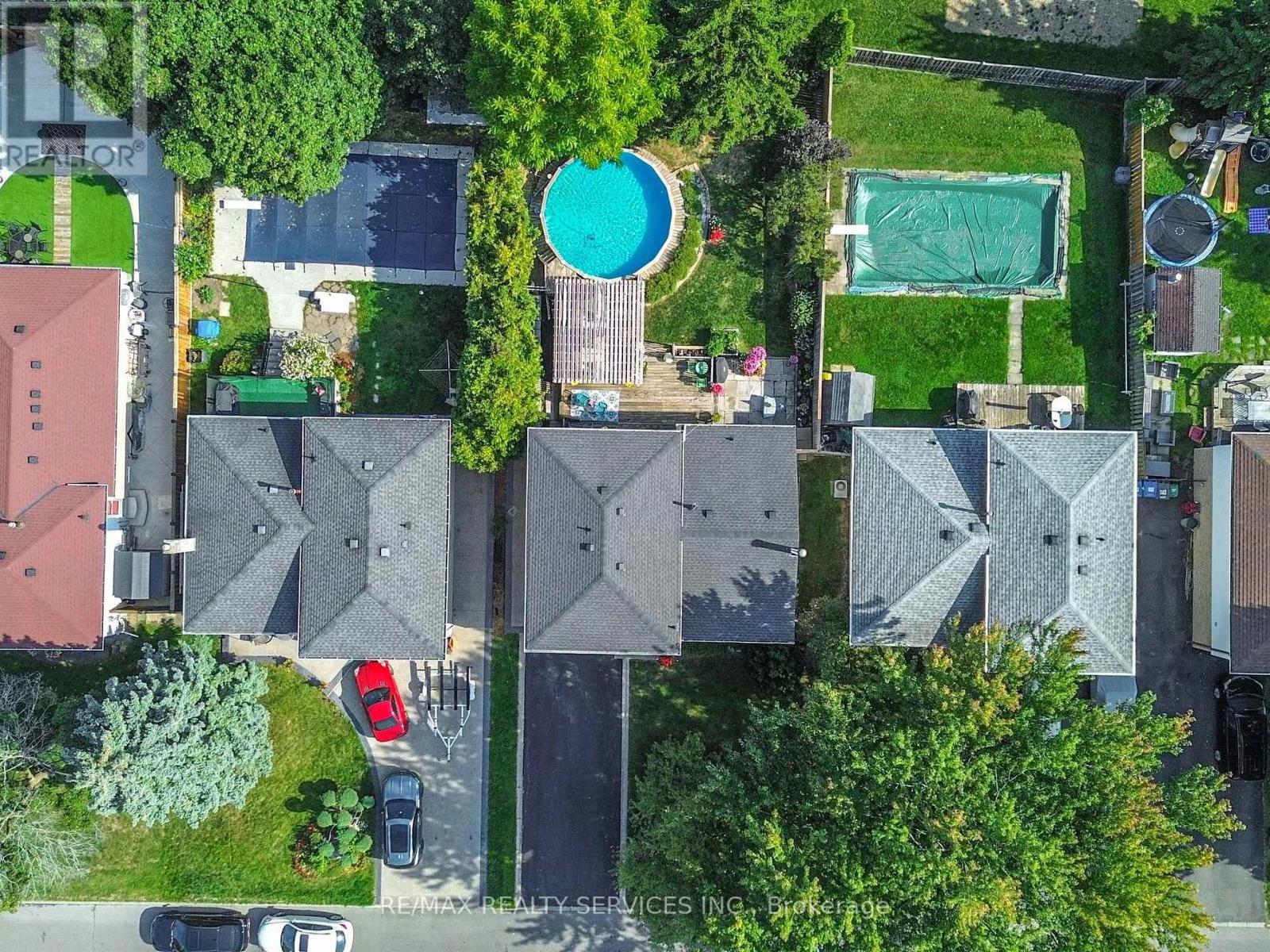 16 Grassington Crescent, Brampton, Ontario  L6S 1Z6 - Photo 2 - W12886772