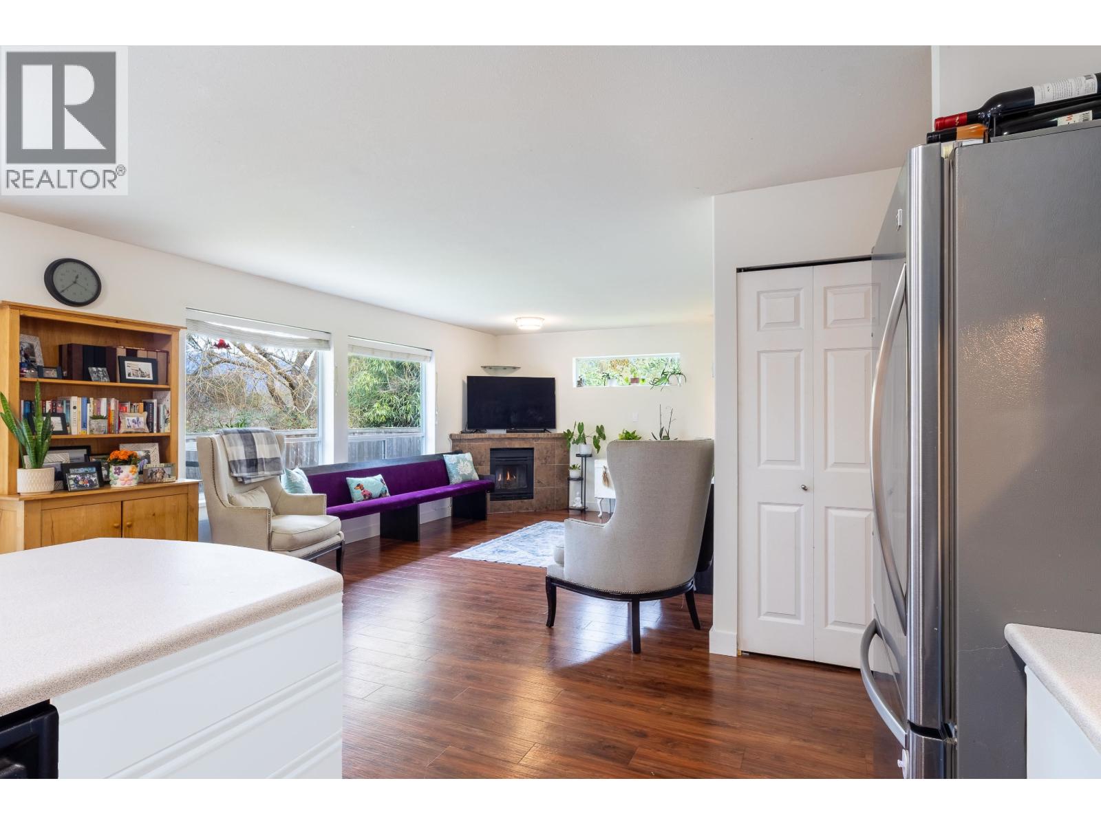 1 5706 Ebbtide Street, Sechelt, British Columbia  V7Z 0J4 - Photo 11 - R3115016