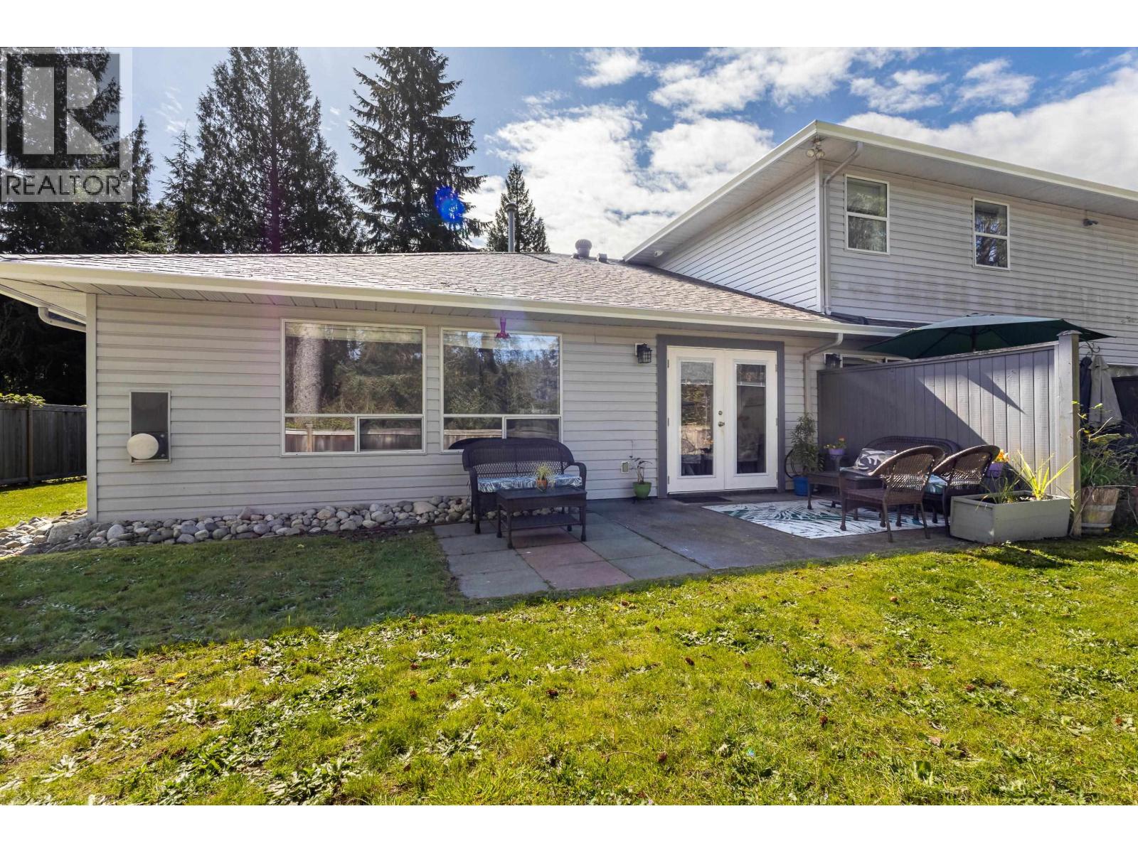 1 5706 Ebbtide Street, Sechelt, British Columbia  V7Z 0J4 - Photo 2 - R3115016