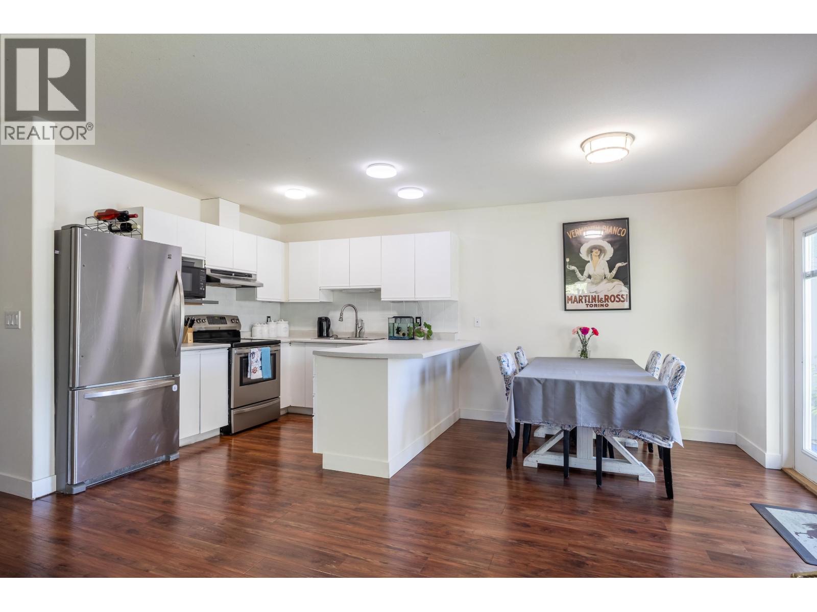 1 5706 Ebbtide Street, Sechelt, British Columbia  V7Z 0J4 - Photo 7 - R3115016