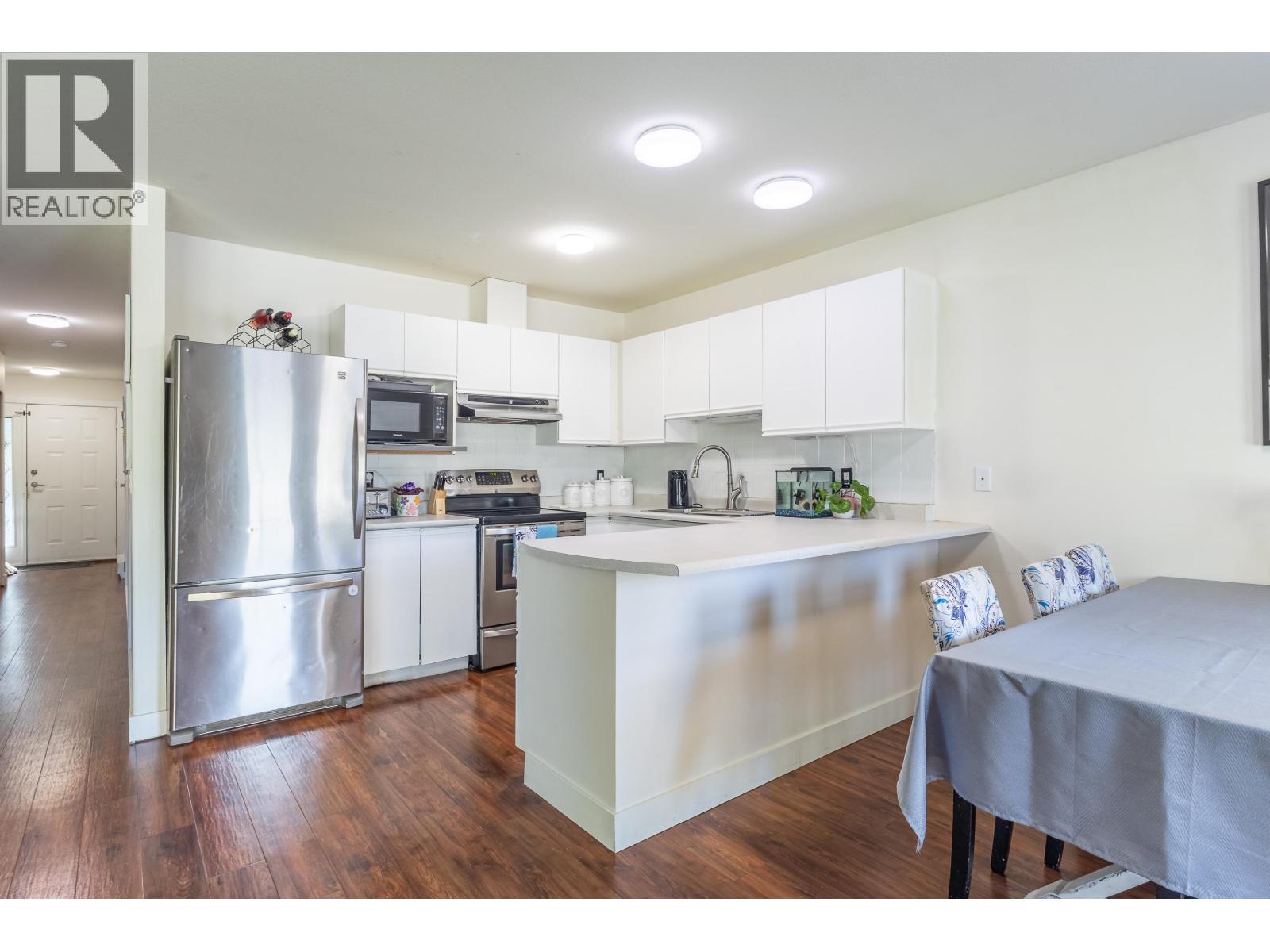 1 5706 Ebbtide Street, Sechelt, British Columbia  V7Z 0J4 - Photo 8 - R3115016