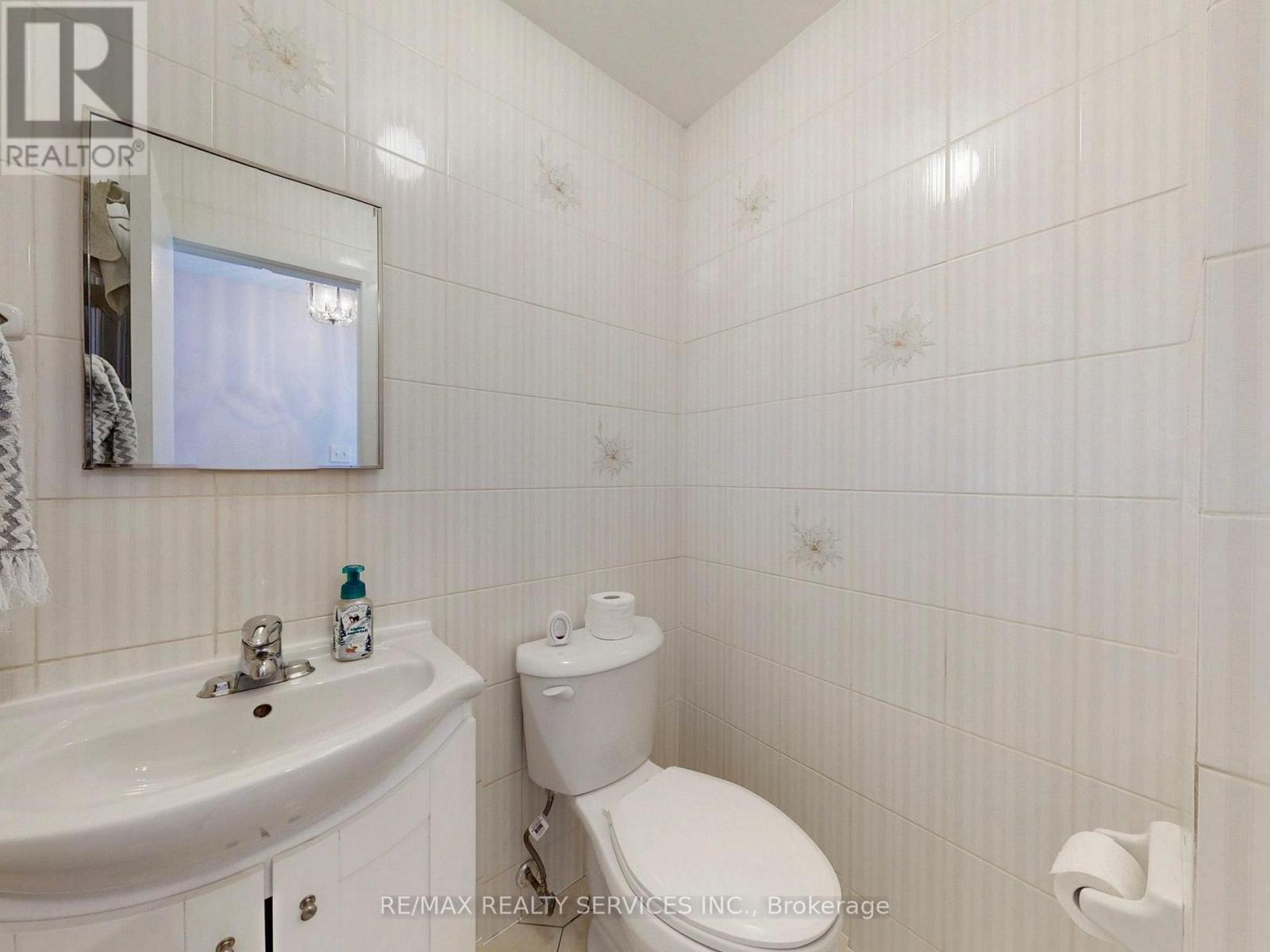 16 Grassington Crescent, Brampton, Ontario  L6S 1Z6 - Photo 12 - W12886772