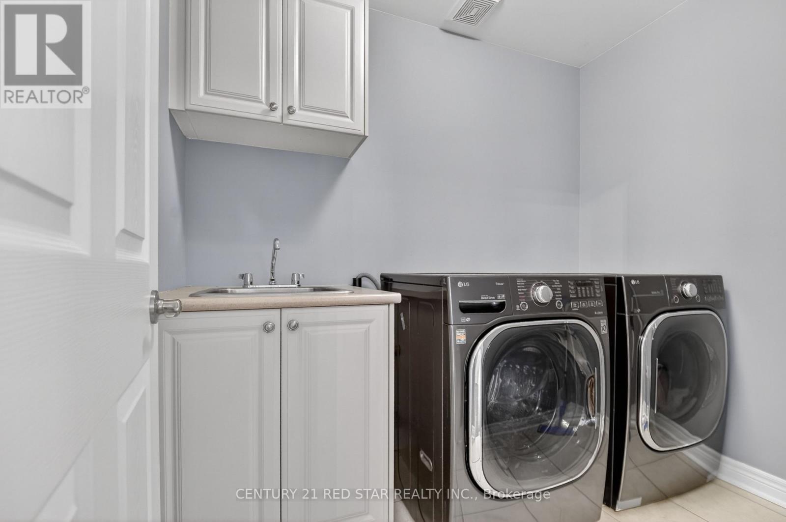 2416 Village Common, Oakville, Ontario  L6M 0S2 - Photo 41 - W12983094