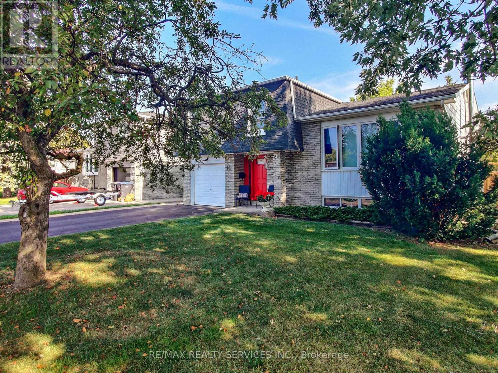 16 Grassington Crescent, Brampton, Ontario  L6S 1Z6 - Photo 5 - W12886772