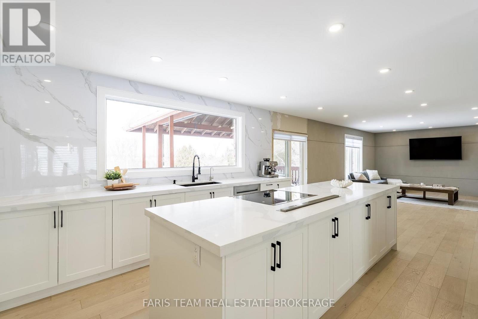 7 Golfview Boulevard, Bradford West Gwillimbury, Ontario  L3Z 2A6 - Photo 8 - N12768692