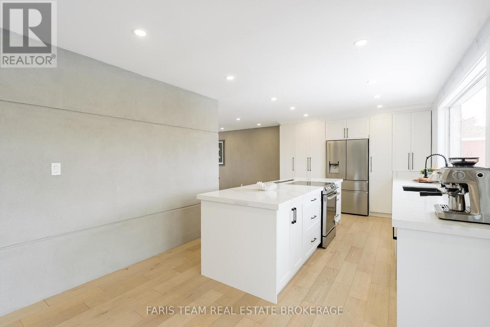 7 Golfview Boulevard, Bradford West Gwillimbury, Ontario  L3Z 2A6 - Photo 6 - N12768692