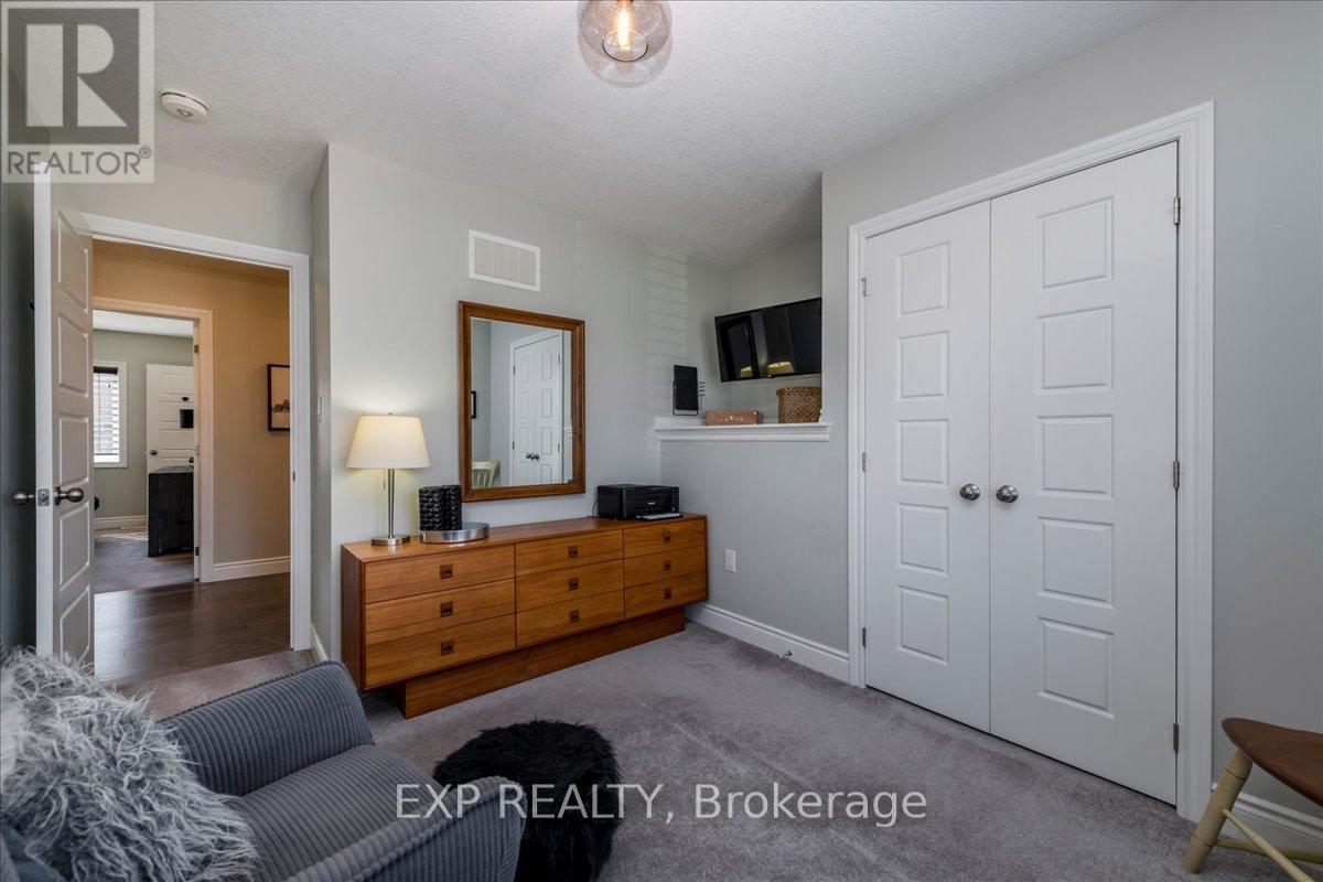 51 Hunter Avenue, Tay, Ontario  L0K 2A0 - Photo 19 - S12975932