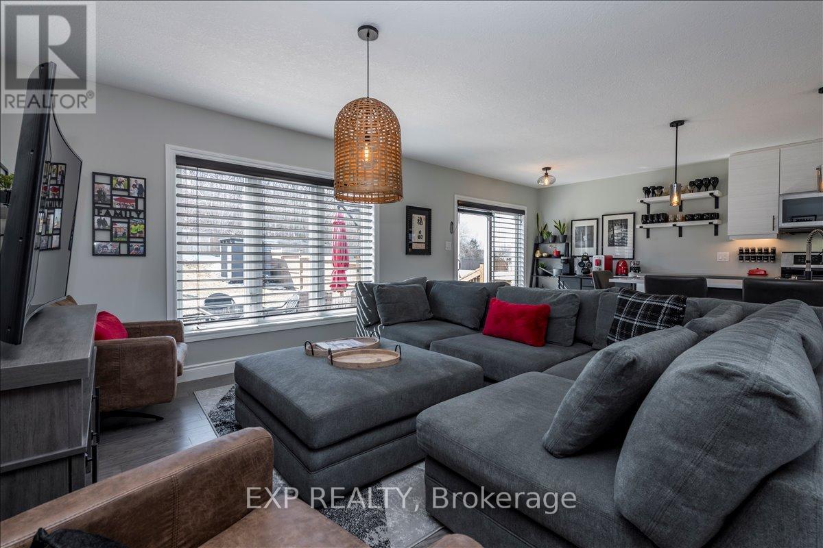 51 Hunter Avenue, Tay, Ontario  L0K 2A0 - Photo 12 - S12975932