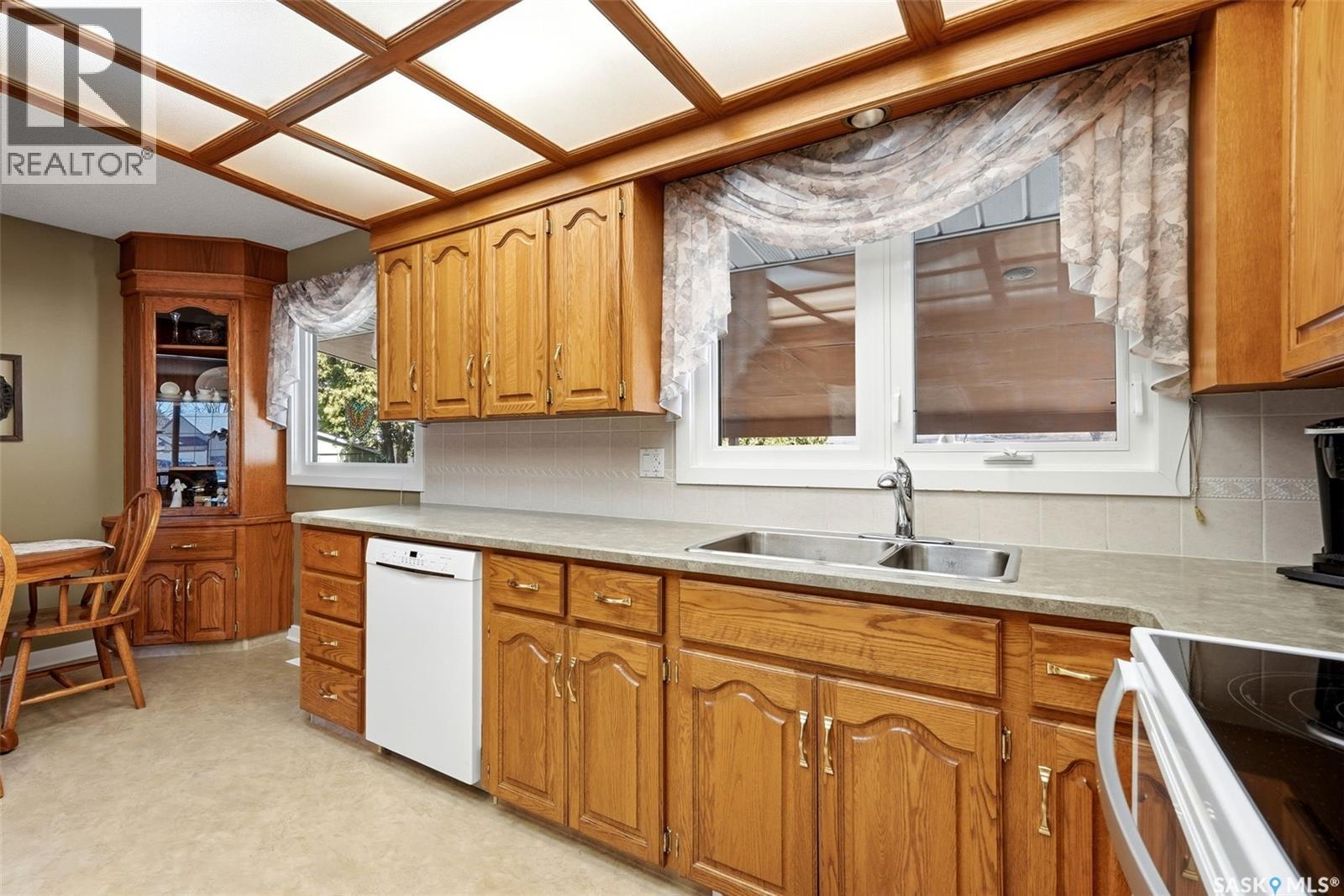 4027 Elphinstone Street, Regina, Saskatchewan  S4S 3L1 - Photo 8 - SK033640