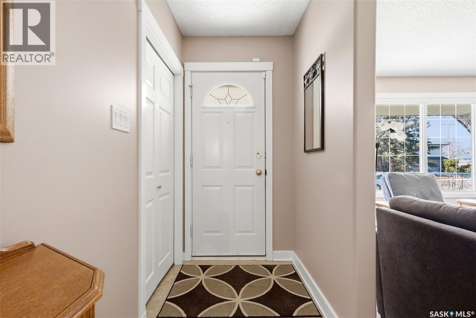 4027 Elphinstone Street, Regina, Saskatchewan  S4S 3L1 - Photo 2 - SK033640