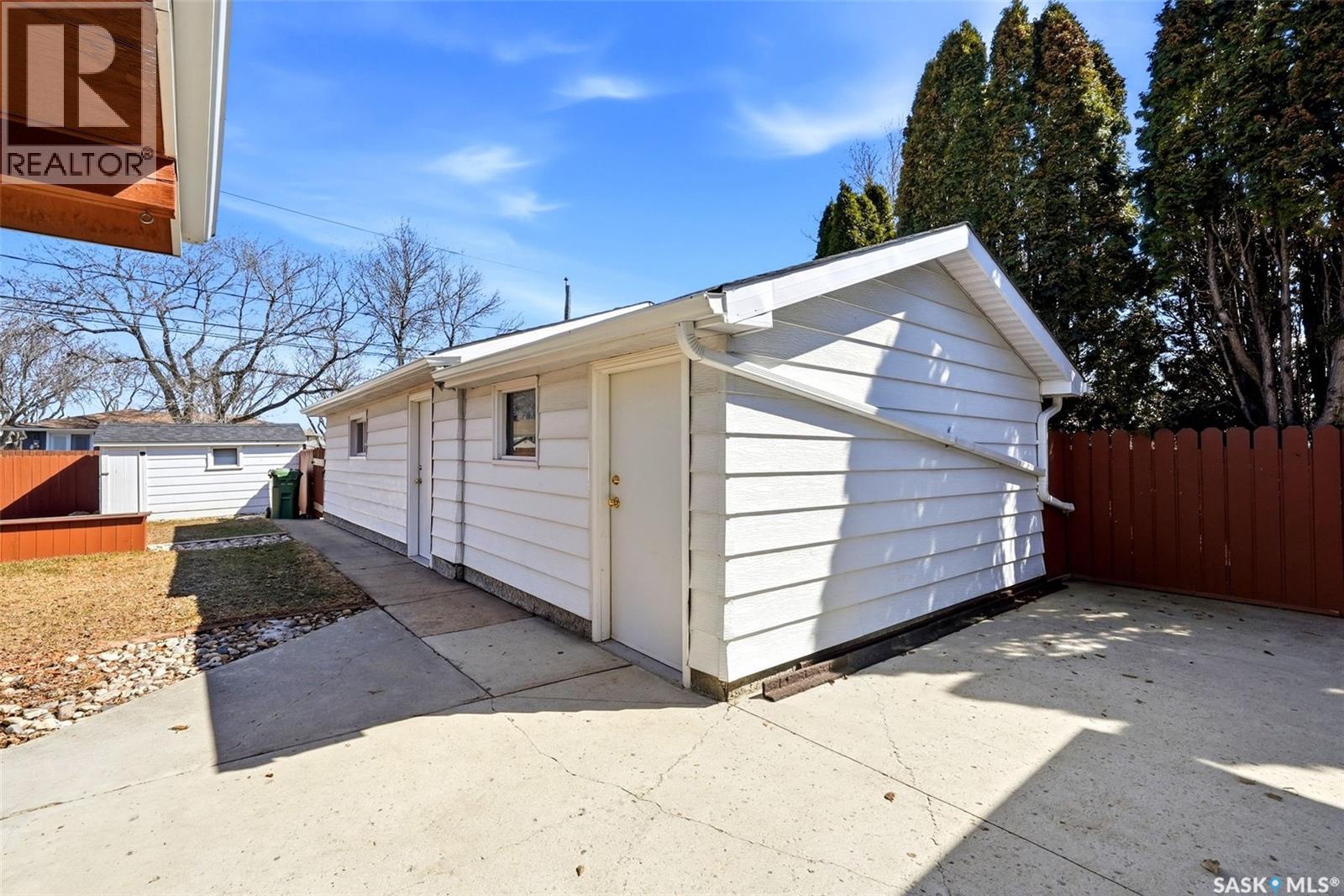 4027 Elphinstone Street, Regina, Saskatchewan  S4S 3L1 - Photo 33 - SK033640