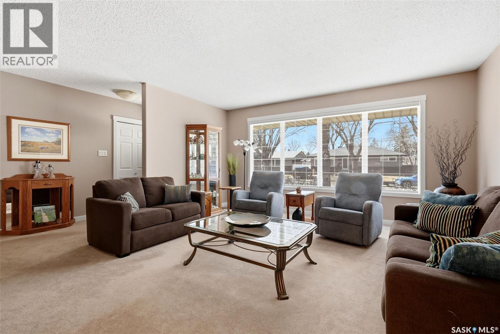 4027 Elphinstone Street, Regina, Saskatchewan  S4S 3L1 - Photo 3 - SK033640