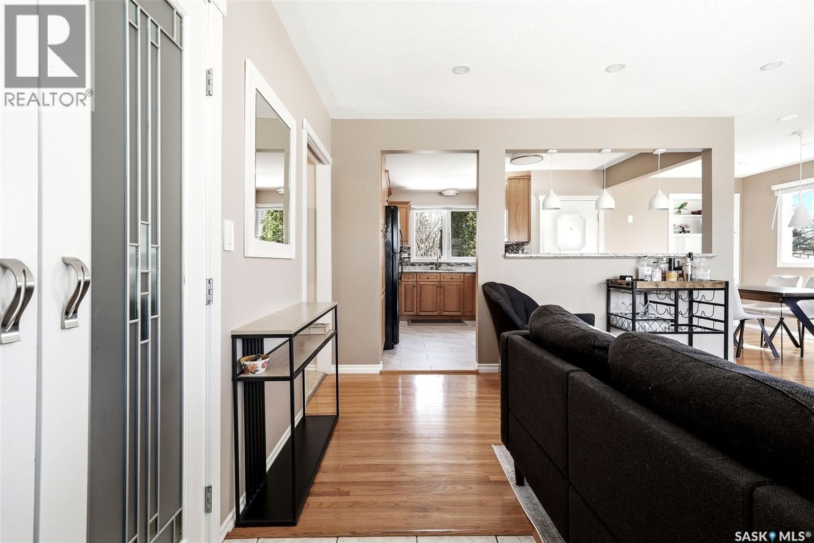 3013 Grant Road, Regina, Saskatchewan  S4S 5G6 - Photo 4 - SK033552