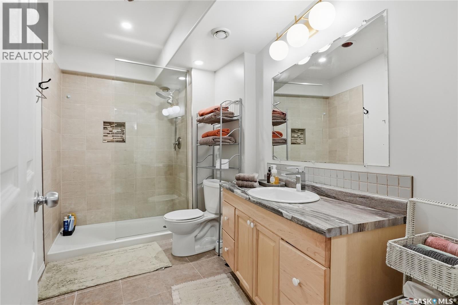 607 J Avenue N, Saskatoon, Saskatchewan  S7L 2K6 - Photo 27 - SK033516