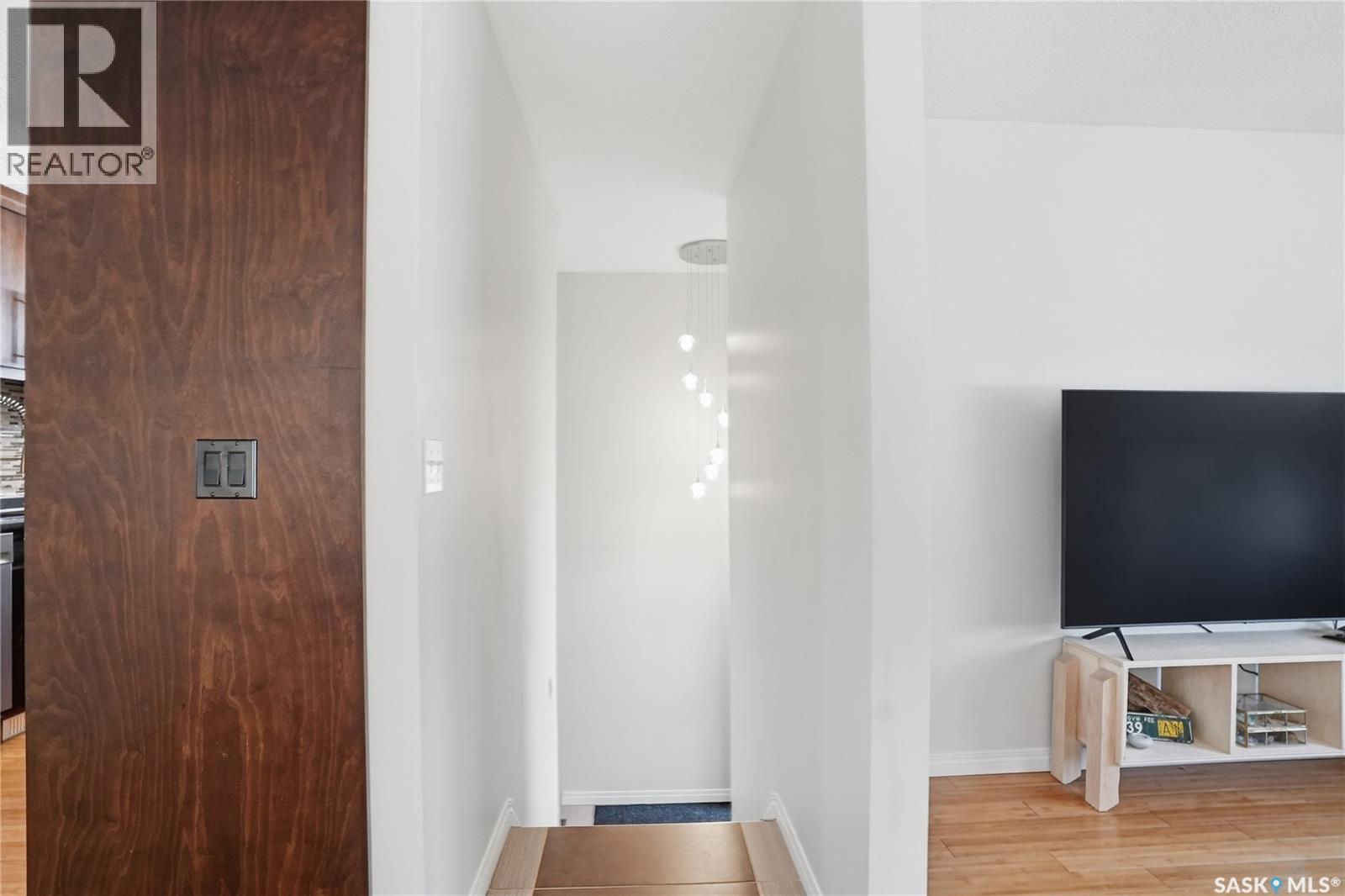 607 J Avenue N, Saskatoon, Saskatchewan  S7L 2K6 - Photo 6 - SK033516