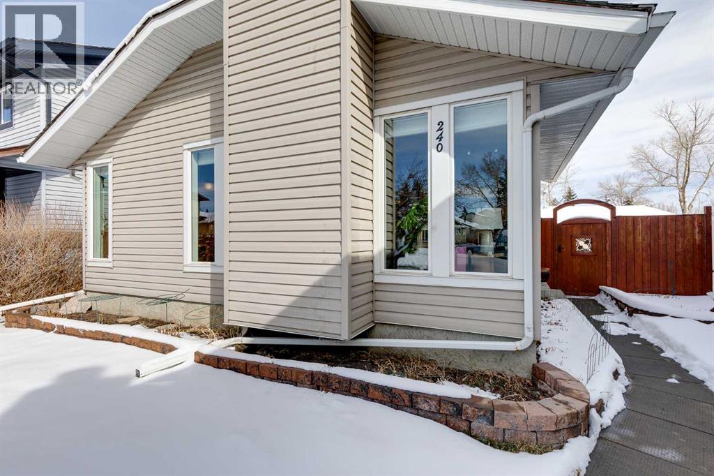 240 Summerwood Place SE, Airdrie, Alberta  T4B 1W3 - Photo 2 - A2299090