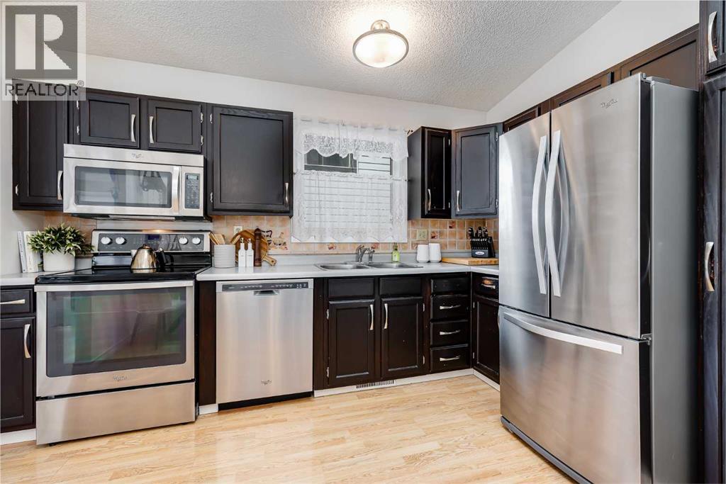 240 Summerwood Place SE, Airdrie, Alberta  T4B 1W3 - Photo 6 - A2299090