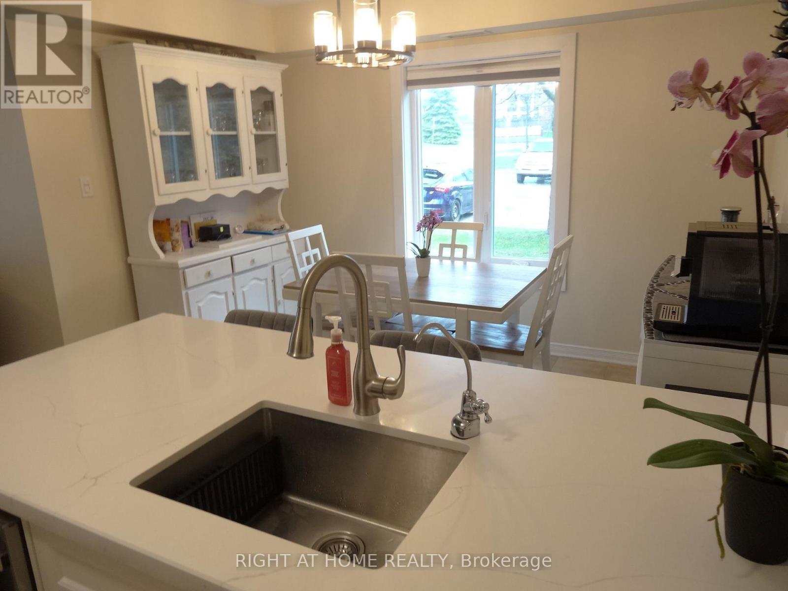 106 - 102 Aspen Springs Drive, Clarington, Ontario  L1C 5N6 - Photo 8 - E13034920