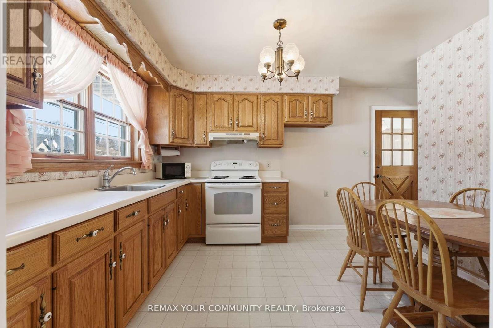 29 Patricia Drive, King, Ontario  L7B 1H5 - Photo 10 - N13034724