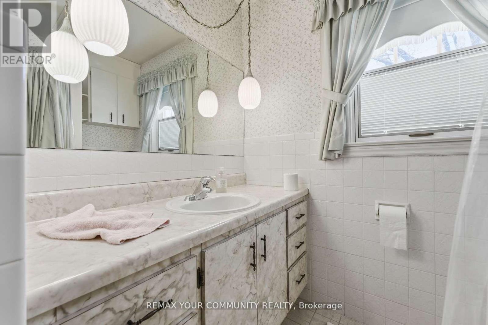 29 Patricia Drive, King, Ontario  L7B 1H5 - Photo 16 - N13034724