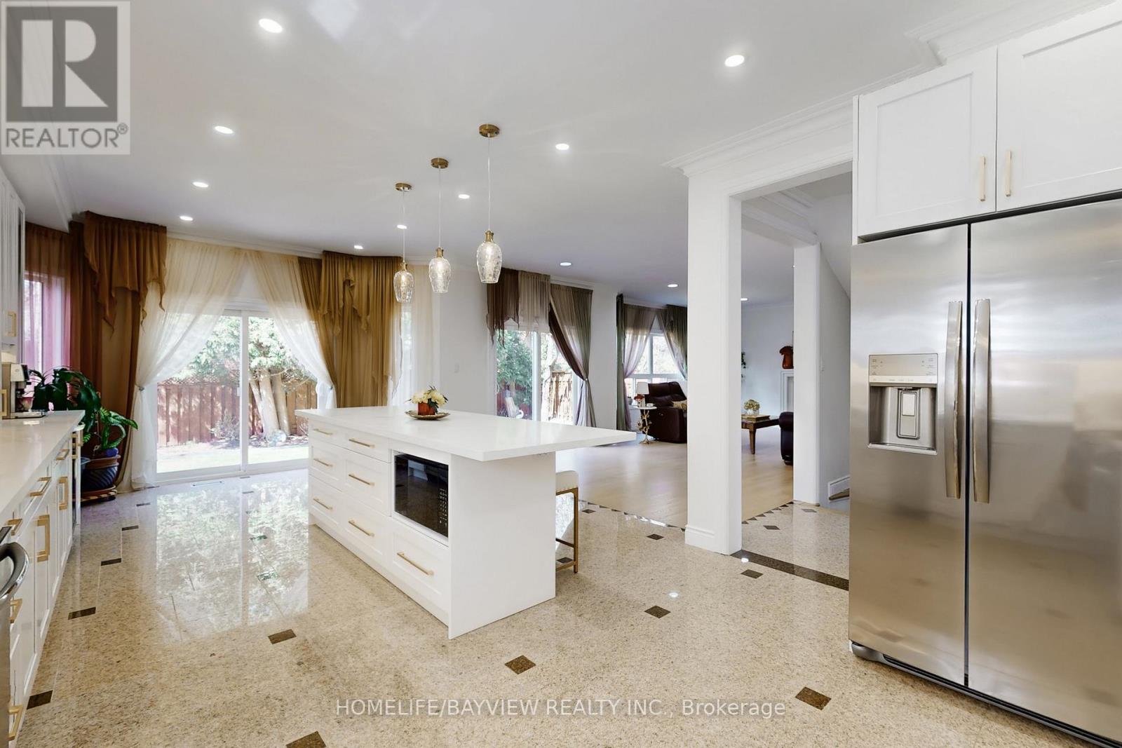 18 Marinucci Court, Richmond Hill, Ontario  L4C 0M3 - Photo 8 - N13034750