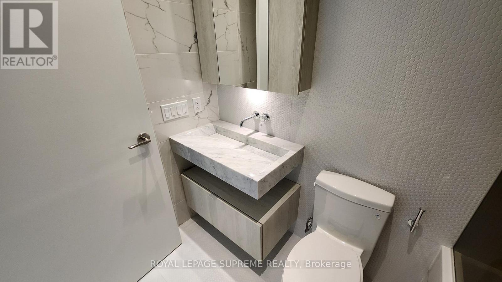 5805 - 11 Yorkville Avenue, Toronto, Ontario  M4W 0B7 - Photo 16 - C12929860