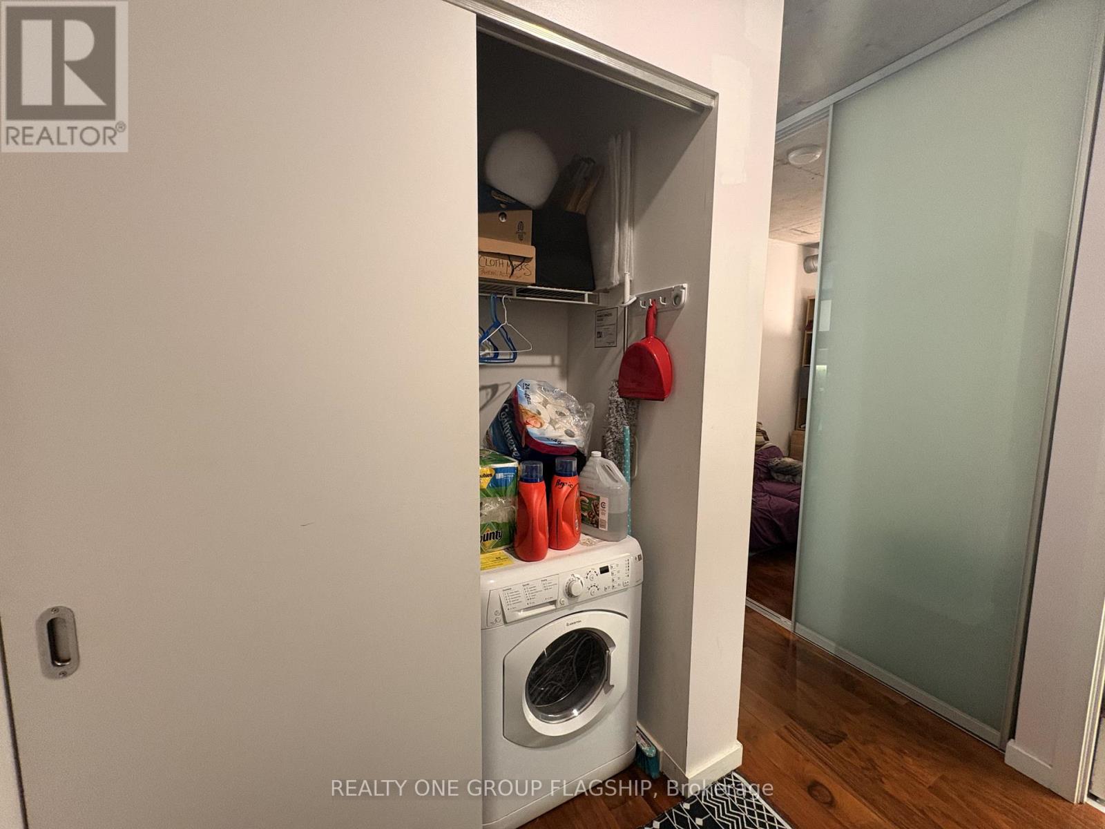 409 - 32 Trolley Crescent, Toronto, Ontario  M5A 0E8 - Photo 10 - C12972126