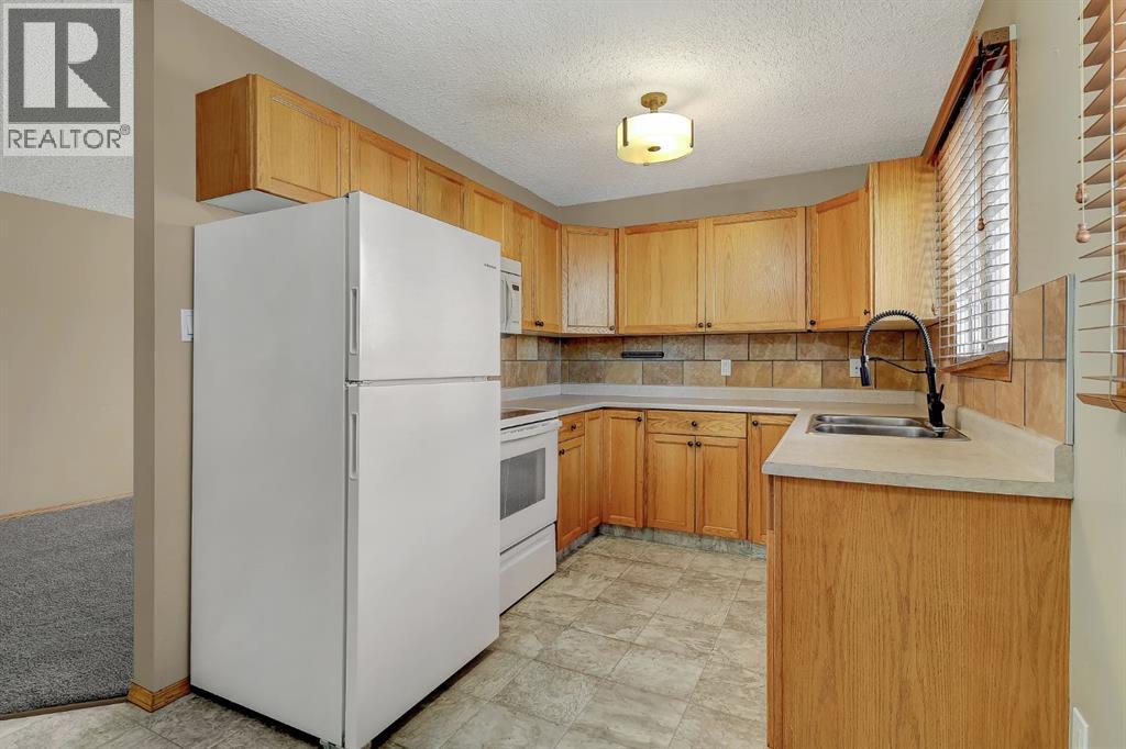 9514 76 Avenue, Grande Prairie, Alberta  T8V 4T6 - Photo 4 - A2302433