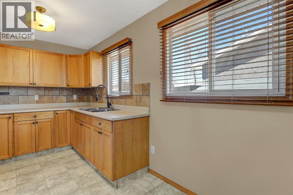 9514 76 Avenue, Grande Prairie, Alberta  T8V 4T6 - Photo 3 - A2302433