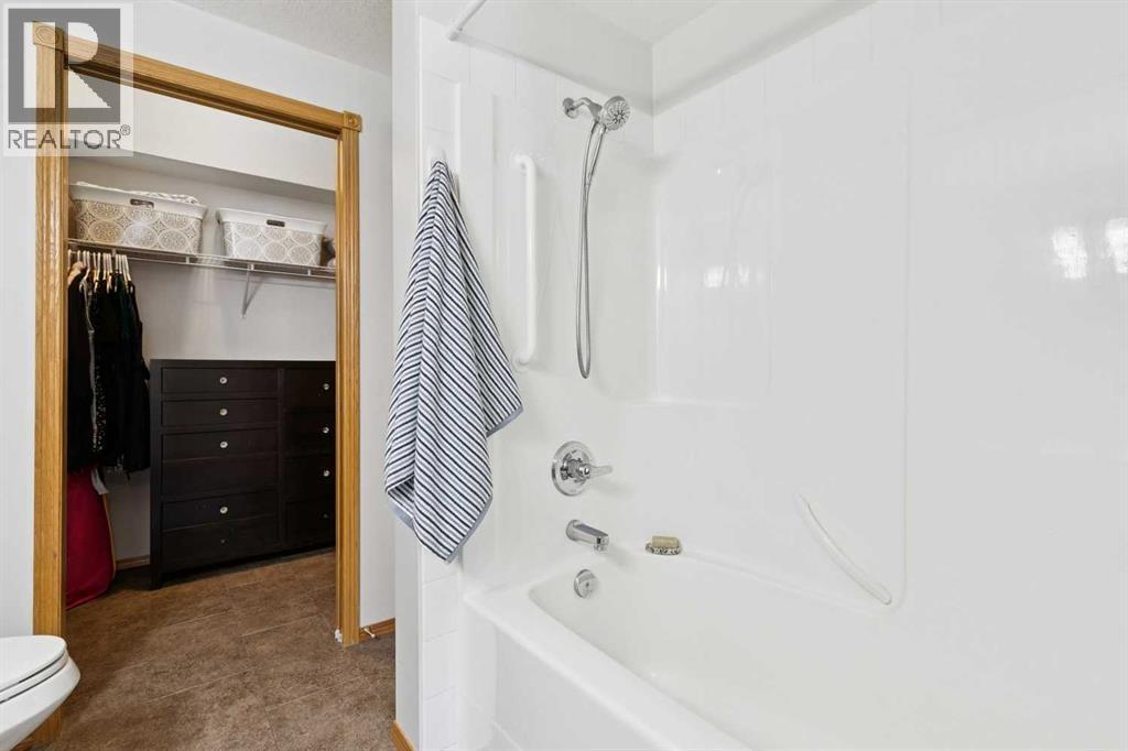 221, 223 Tuscany Springs Boulevard Nw, Calgary, Alberta  T3L 2M2 - Photo 26 - A2300843