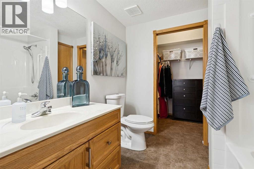 221, 223 Tuscany Springs Boulevard Nw, Calgary, Alberta  T3L 2M2 - Photo 25 - A2300843