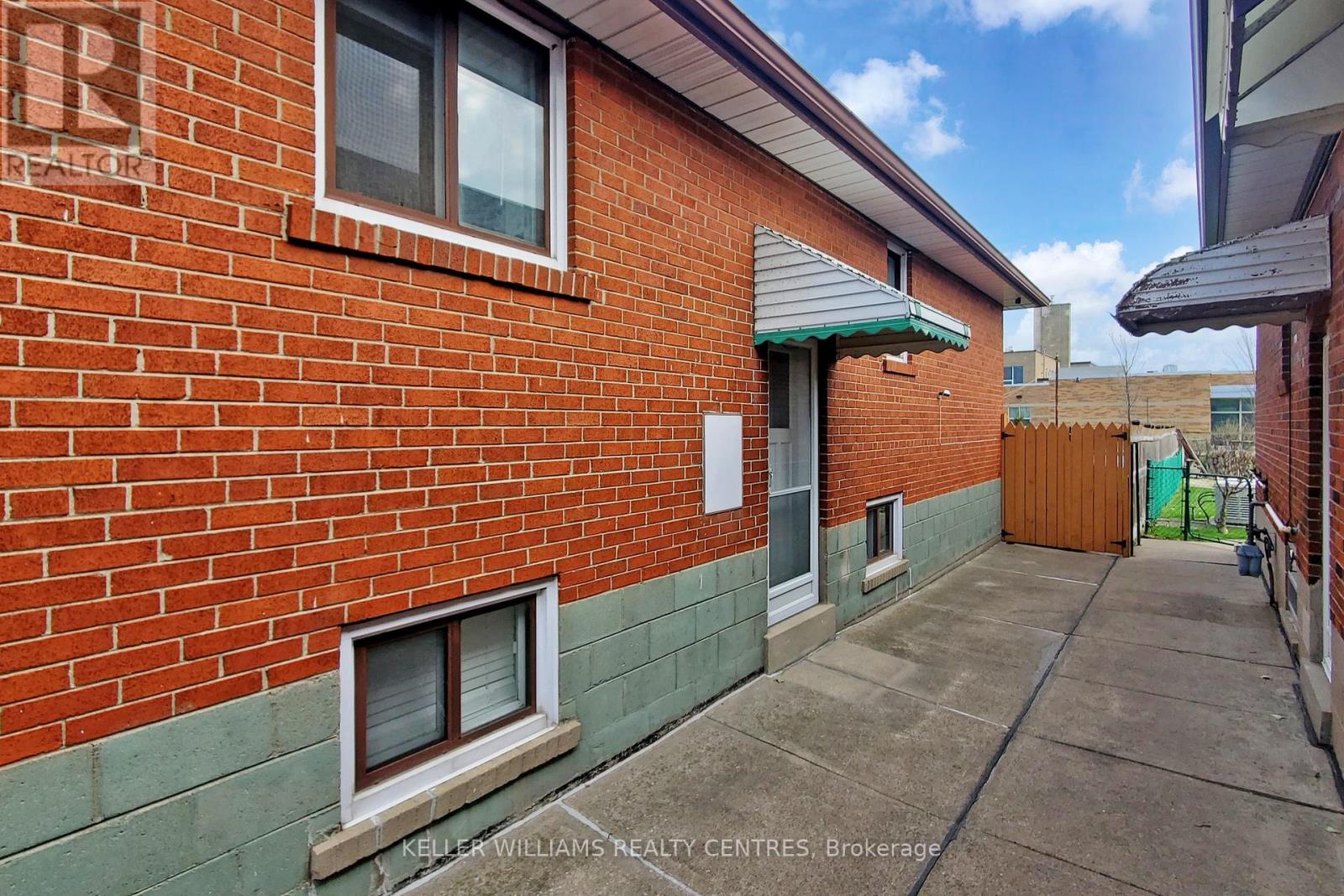 549 Rustic Road, Toronto, Ontario  M6L 1X8 - Photo 33 - W13034836