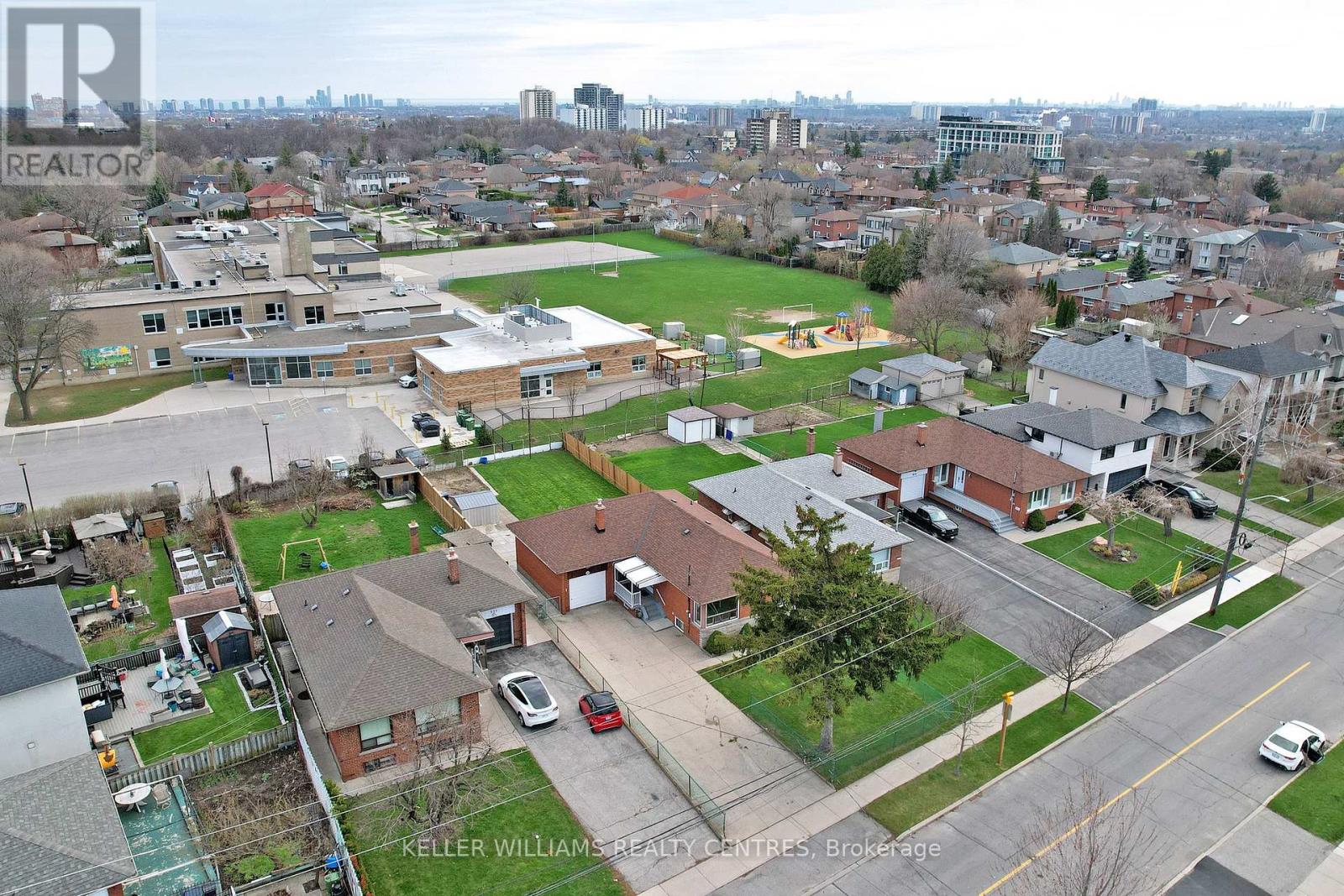 549 Rustic Road, Toronto, Ontario  M6L 1X8 - Photo 37 - W13034836