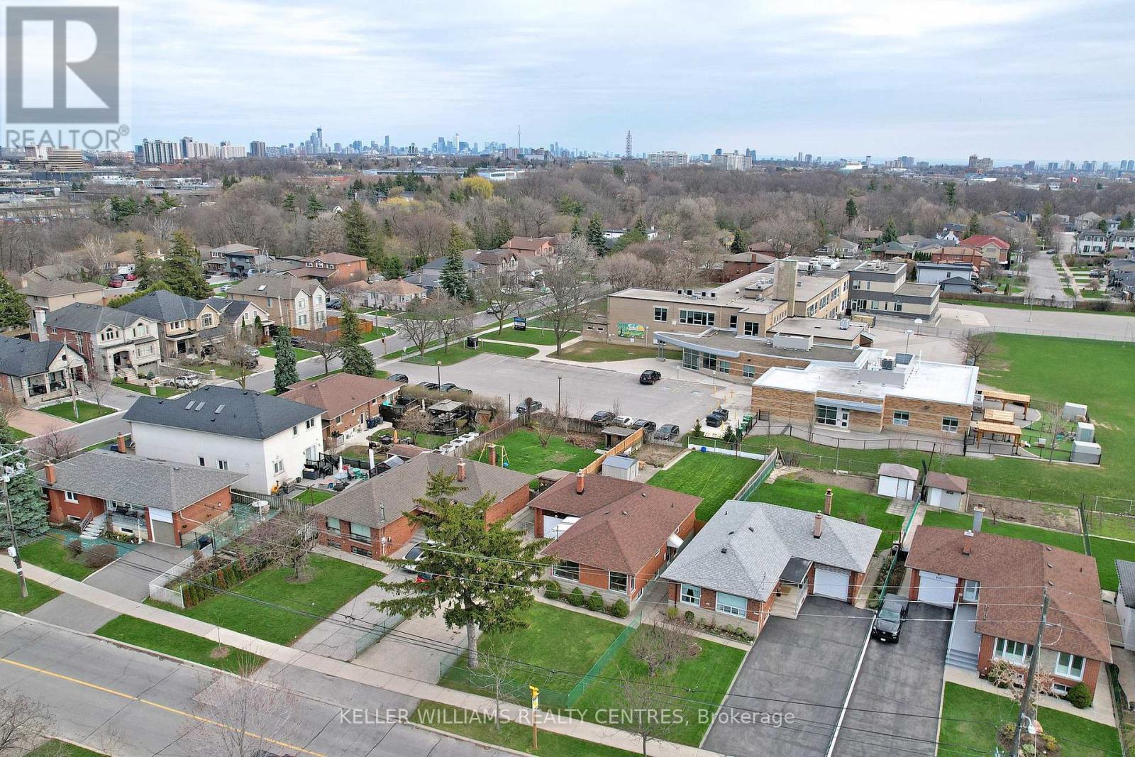 549 Rustic Road, Toronto, Ontario  M6L 1X8 - Photo 38 - W13034836