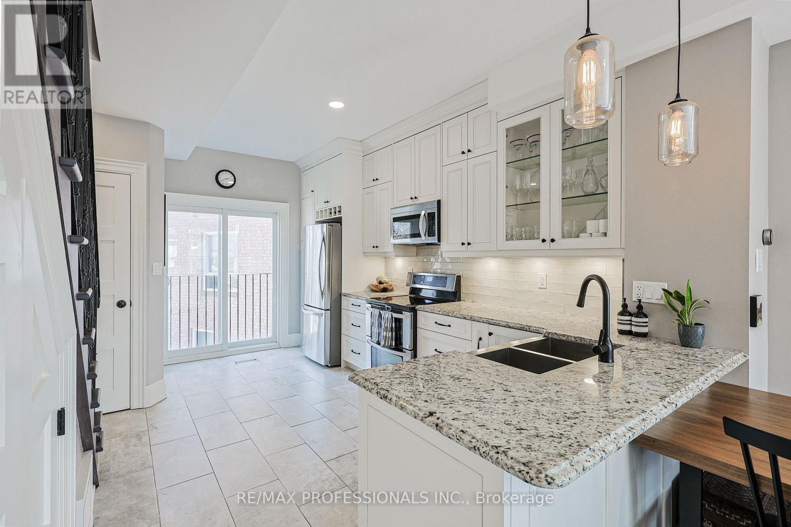 9b Harlton Crescent, Toronto, Ontario  M6M 1L2 - Photo 13 - W13034844