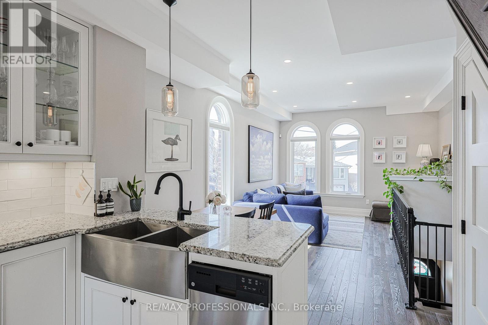 9b Harlton Crescent, Toronto, Ontario  M6M 1L2 - Photo 14 - W13034844