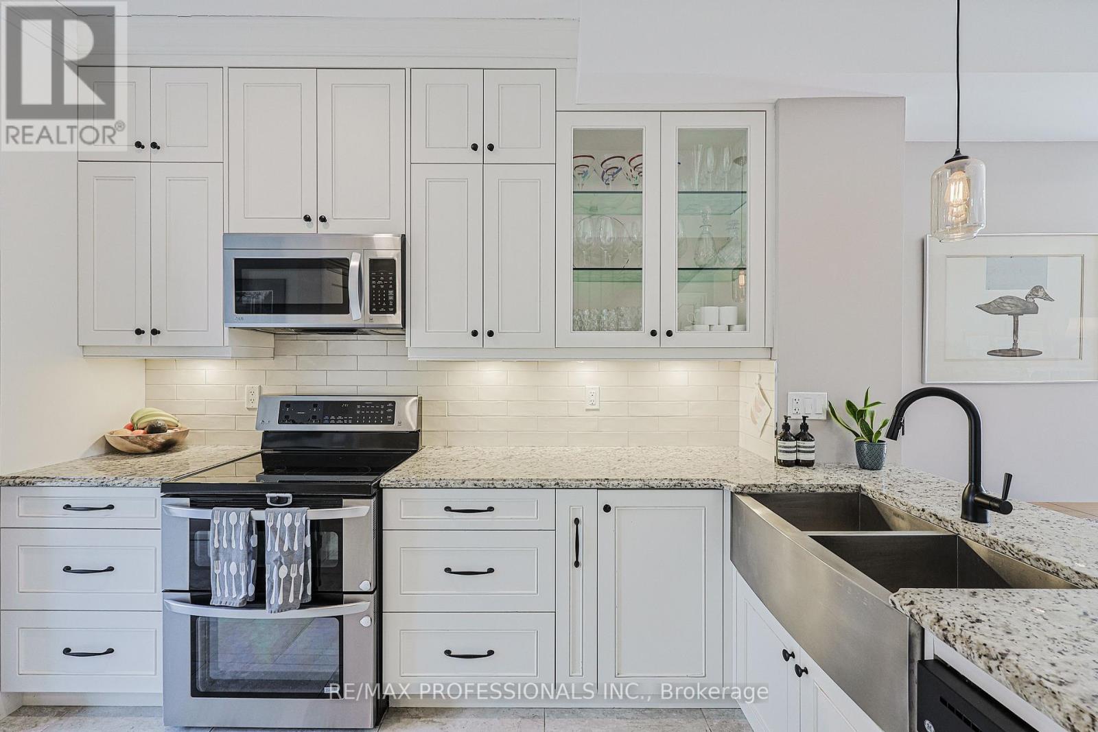 9b Harlton Crescent, Toronto, Ontario  M6M 1L2 - Photo 15 - W13034844