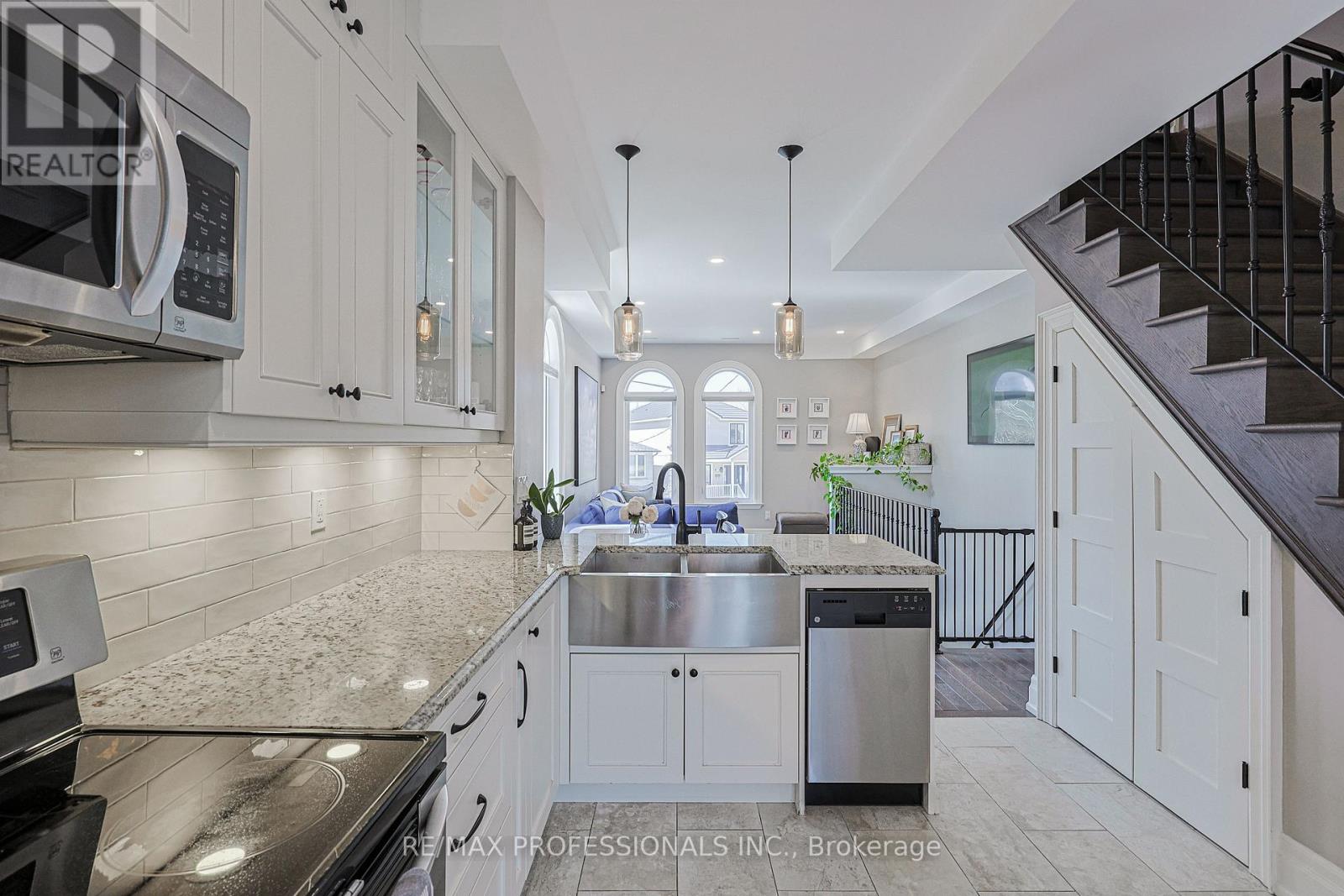 9b Harlton Crescent, Toronto, Ontario  M6M 1L2 - Photo 17 - W13034844