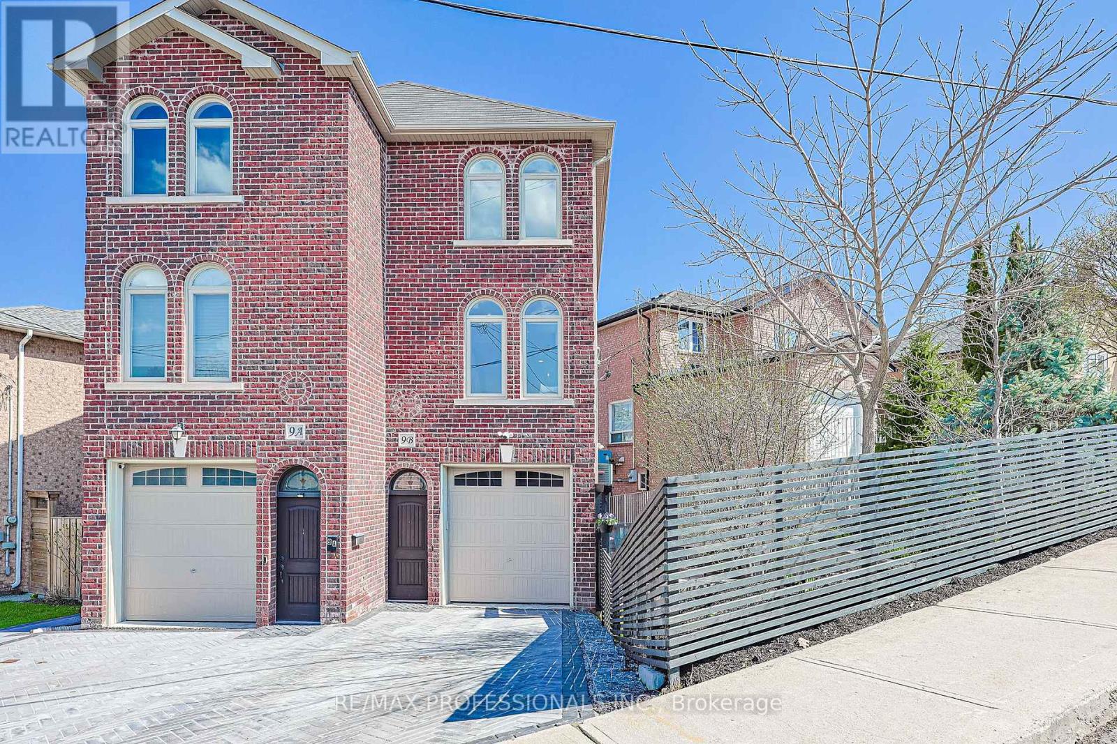 9b Harlton Crescent, Toronto, Ontario  M6M 1L2 - Photo 2 - W13034844